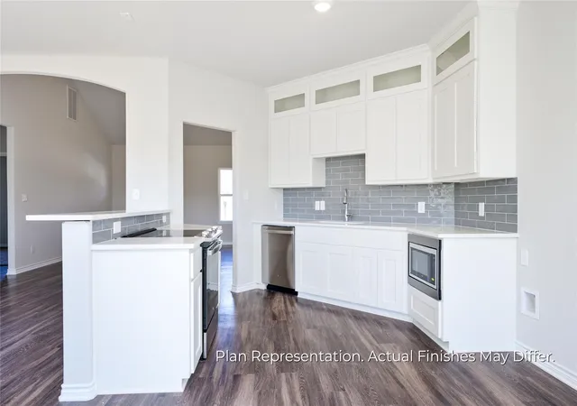 Photo 3 of Single family home for sale at 201 E Laura Ave, Quinlan, TX 75474 | MLS# 21366335 | Listing updated on 2026-08-21
