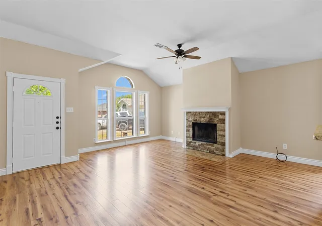 Photo 3 of Single family home for sale at 1422 Misty Meadow Dr, Midlothian, TX 76065 | MLS# 21364073 | Listing updated on 2026-10-02