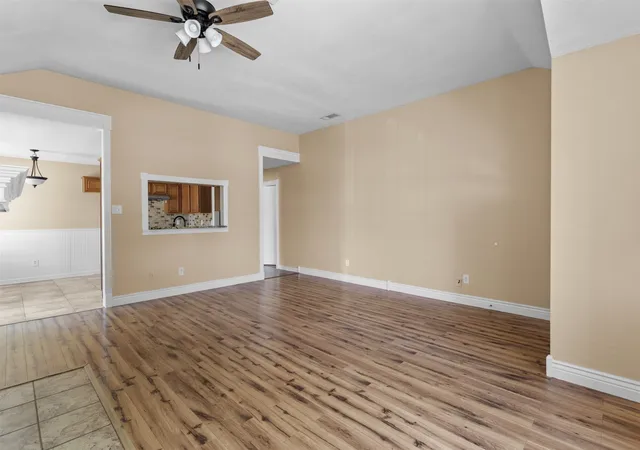 Photo 4 of Single family home for sale at 1422 Misty Meadow Dr, Midlothian, TX 76065 | MLS# 21364073 | Listing updated on 2026-10-02