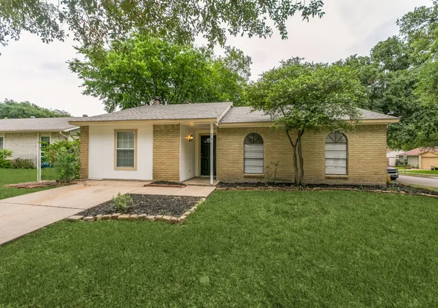 Photo 2 of Single family home for sale at 905 Hawthorne Dr, Allen, TX 75002 | MLS# 21366345 | Listing updated on 2026-08-21