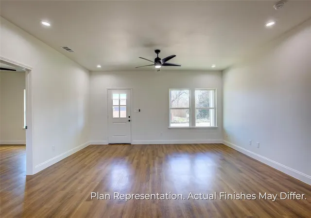 Photo 2 of Single family home for sale at 205 E Laura Ave, Quinlan, TX 75474 | MLS# 21366392 | Listing updated on 2026-08-22
