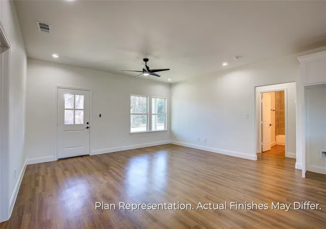 Photo 3 of Single family home for sale at 205 E Laura Ave, Quinlan, TX 75474 | MLS# 21366392 | Listing updated on 2026-08-22