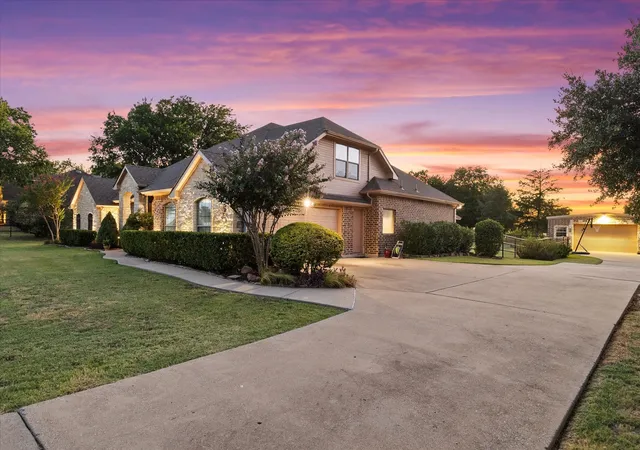 Photo 2 of Single family home for sale at 330 Cattlemans Trl, Royse City, TX 75189 | MLS# 21364088 | Listing updated on 2026-08-21