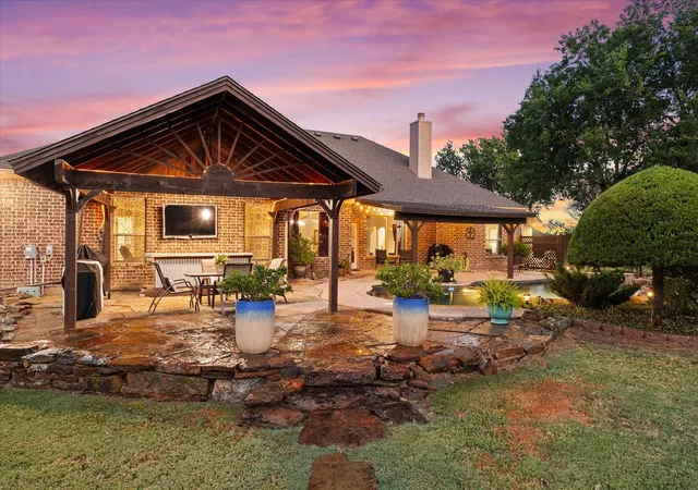Photo 3 of Single family home for sale at 330 Cattlemans Trl, Royse City, TX 75189 | MLS# 21364088 | Listing updated on 2026-08-21