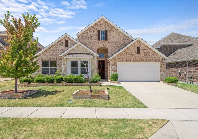 Photo 1 of Single family home for sale at 1916 Oakston Dr, Little Elm, TX 75033 | MLS# 21349123 | Listing updated on 2026-10-06