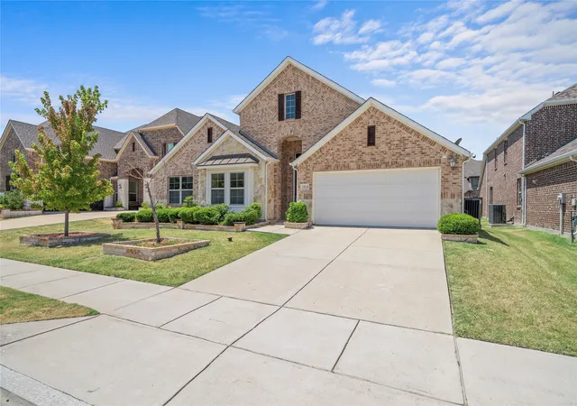 Photo 3 of Single family home for sale at 1916 Oakston Dr, Little Elm, TX 75033 | MLS# 21349123 | Listing updated on 2026-10-06
