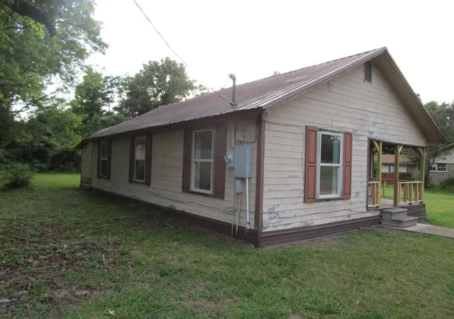 Photo 2 of Sale Pending at 402 Dorsey St, Linden, TX 75563 | MLS# 21366410 | Listing updated on 2026-09-20