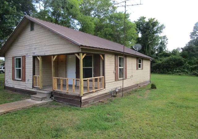 Photo 3 of Sale Pending at 402 Dorsey St, Linden, TX 75563 | MLS# 21366410 | Listing updated on 2026-09-20