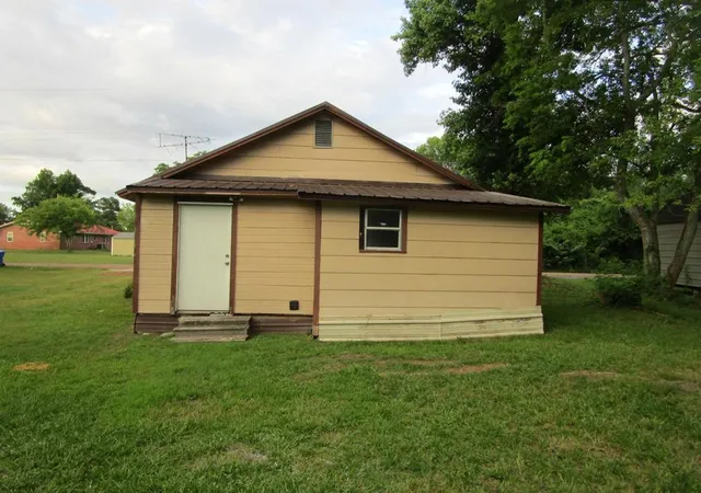 Photo 4 of Sale Pending at 402 Dorsey St, Linden, TX 75563 | MLS# 21366410 | Listing updated on 2026-09-20
