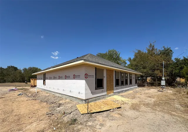 Photo 3 of Single family home for sale at 129 Westview Westview Dr, Gun Barrel City, TX 75156 | MLS# 21366300 | Listing updated on 2026-08-21