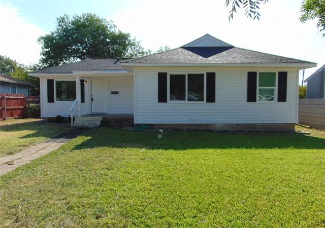 Photo 1 of Sale Pending at 1214 19th St, Grand Prairie, TX 75050 | MLS# 21347126 | Listing updated on 2026-08-31