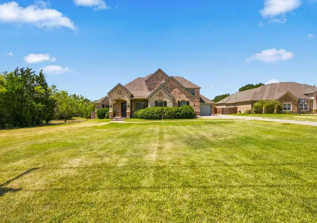 Photo 2 of Sale Pending at 911 Tate St, Mansfield, TX 76063 | MLS# 21366365 | Listing updated on 2026-09-02