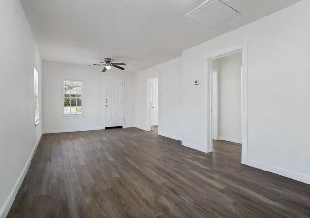 Photo 3 of Single family home for sale at 419 N Crawford St, Denton, TX 76209 | MLS# 21365002 | Listing updated on 2026-10-08