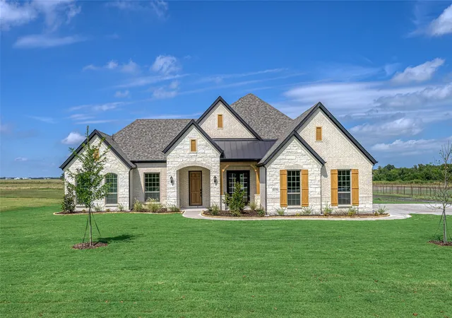 Photo 3 of Single family home for sale at 101 Jasper Ln, Van Alstyne, TX 75495 | MLS# 21365470 | Listing updated on 2026-08-23