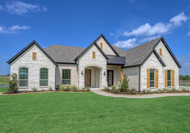 Photo 3 of Single family home for sale at 101 Jasper Ln, Van Alstyne, TX 75495 | MLS# 21365470 | Listing updated on 2026-10-06