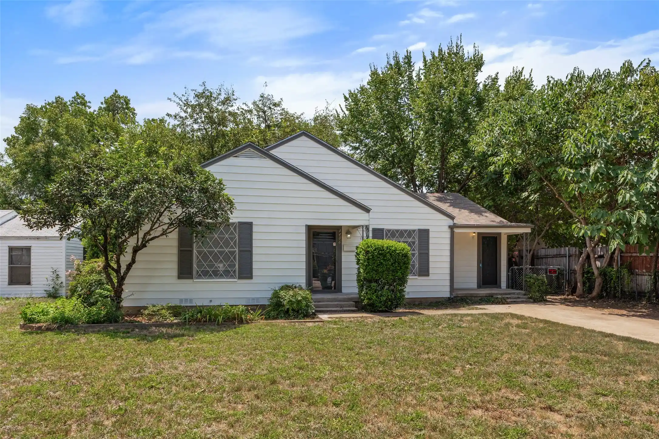 Photo 1 of Single family home for sale at 4406 Wayne Ct S, Haltom City, TX 76117 | MLS# 21364360 | Listing updated on 2026-10-27