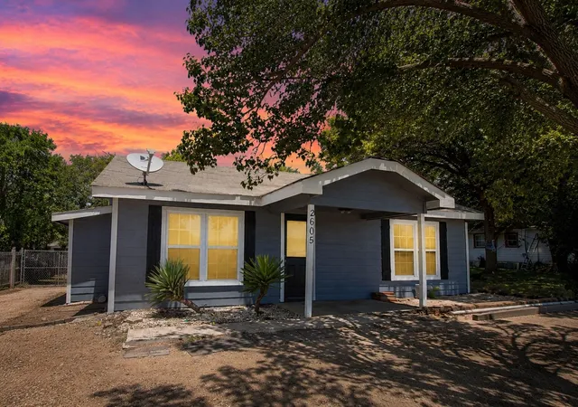 Photo 1 of Single family home for sale at 2605 Howard Rd, Waxahachie, TX 75165 | MLS# 21366444 | Listing updated on 2026-08-21