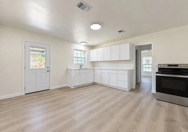 Photo 2 of Single family home for sale at 2605 Howard Rd, Waxahachie, TX 75165 | MLS# 21366444 | Listing updated on 2026-09-25