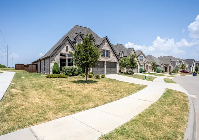 Photo 3 of Single family home for sale at 340 Moonvine Dr, Little Elm, TX 75068 | MLS# 21366440 | Listing updated on 2026-09-26