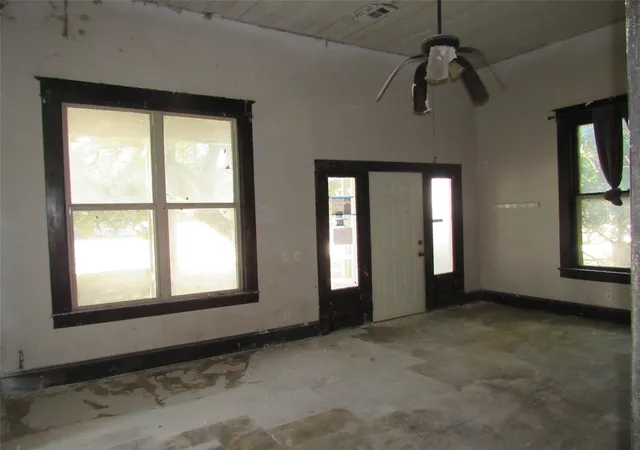 Photo 3 of Single family home for sale at 907 E Texas Ave, Mart, TX 76664 | MLS# 21365693 | Listing updated on 2026-09-26