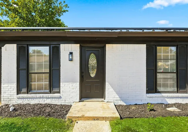 Photo 2 of Single family home for sale at 865 Stanford Dr, Lancaster, TX 75134 | MLS# 21363798 | Listing updated on 2026-08-22