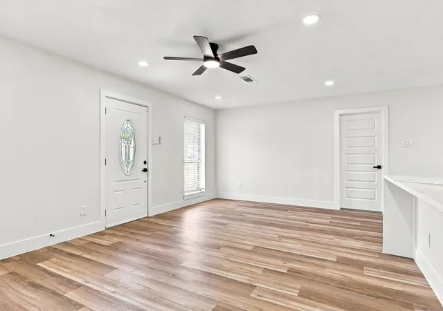 Photo 4 of Single family home for sale at 865 Stanford Dr, Lancaster, TX 75134 | MLS# 21363798 | Listing updated on 2026-08-22