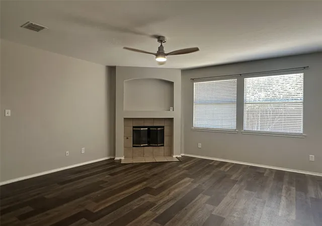 Photo 4 of Single family home for sale at 2800 Scott Pl, Mc Kinney, TX 75072 | MLS# 21366483 | Listing updated on 2026-08-22