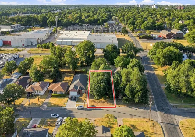 Photo 1 of Sale Pending at 203 W Wilson Ave, Sherman, TX 75090 | MLS# 21366469 | Listing updated on 2026-10-07