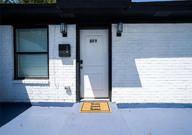 Photo 1 of Single family home for sale at 809 W Broadus Ave, Fort Worth, TX 76115 | MLS# 21366457 | Listing updated on 2026-08-28