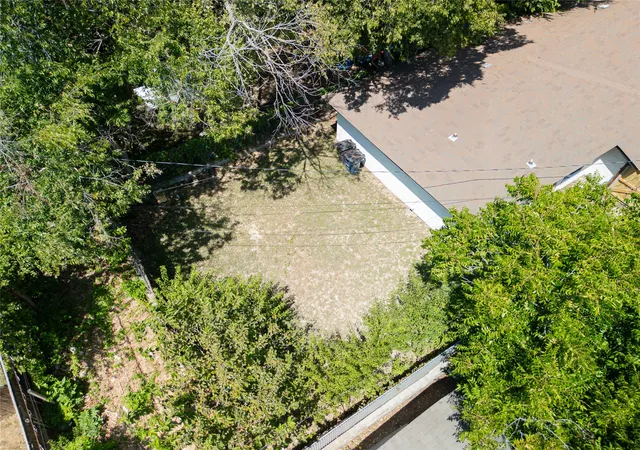 Photo 33 of Single family home for sale at 809 W Broadus Ave, Fort Worth, TX 76115 | MLS# 21366457 | Listing updated on 2026-08-28