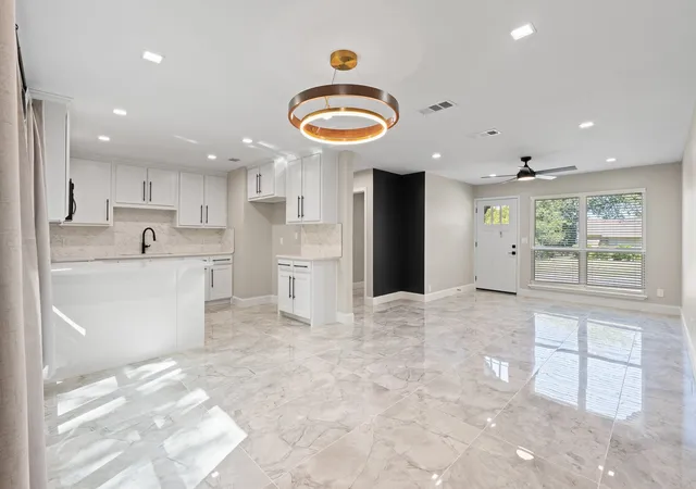 Single family home for sale at 6207 Ivy Hill Rd, Fort Worth, TX 76135 | MLS# 21363083