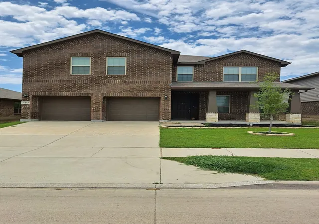 Photo 1 of Single family home for sale at 6273 Outrigger Rd, Fort Worth, TX 76179 | MLS# 21339145 | Listing updated on 2026-08-22