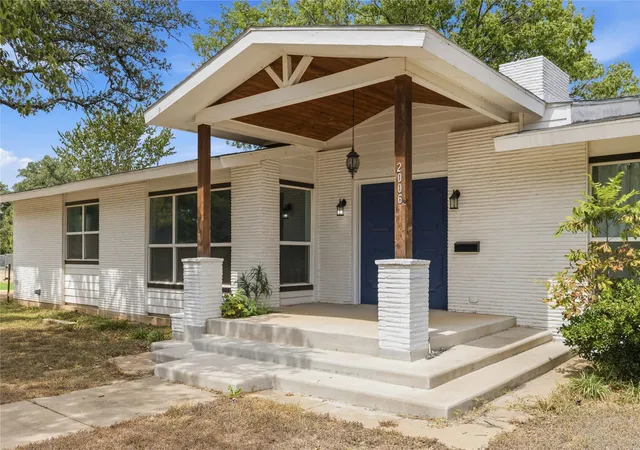 Photo 2 of Single family home for sale at 2006 11th St, Brownwood, TX 76801 | MLS# 21366528 | Listing updated on 2026-08-22