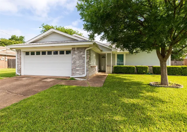 Photo 1 of Single family home for sale at 1309 Mercedes St, Benbrook, TX 76126 | MLS# 21366134 | Listing updated on 2026-08-22
