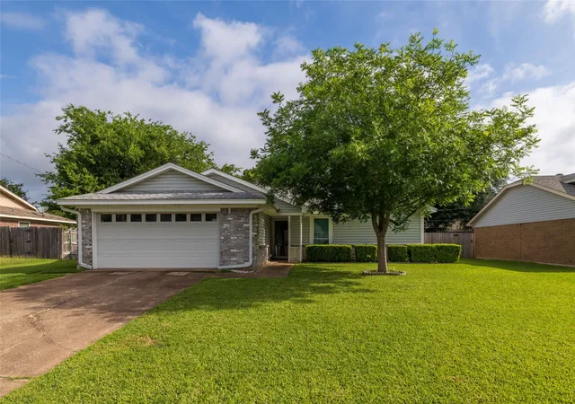 Photo 3 of Single family home for sale at 1309 Mercedes St, Benbrook, TX 76126 | MLS# 21366134 | Listing updated on 2026-08-22
