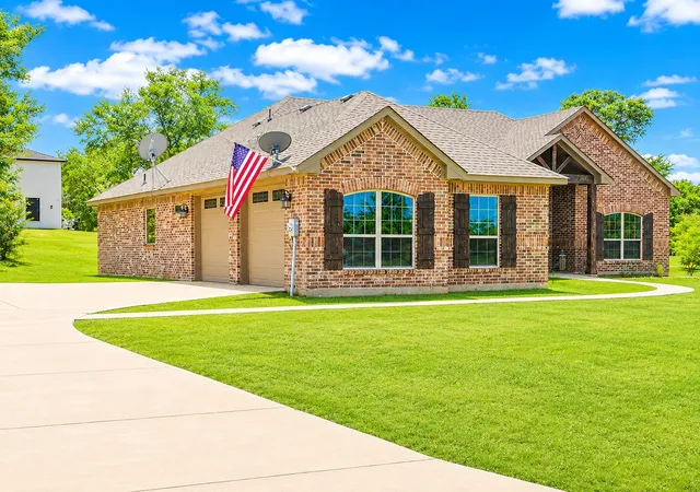 Photo 1 of Single family home for sale at 105 Crepe Myrtle, Corsicana, TX 75109 | MLS# 21366551 | Listing updated on 2026-08-22
