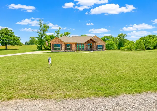Photo 2 of Single family home for sale at 105 Crepe Myrtle, Corsicana, TX 75109 | MLS# 21366551 | Listing updated on 2026-08-22