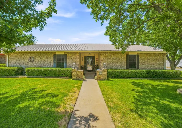 Photo 1 of Single family home for sale at 1420 Green St, Graham, TX 76450 | MLS# 21366553 | Listing updated on 2026-09-29