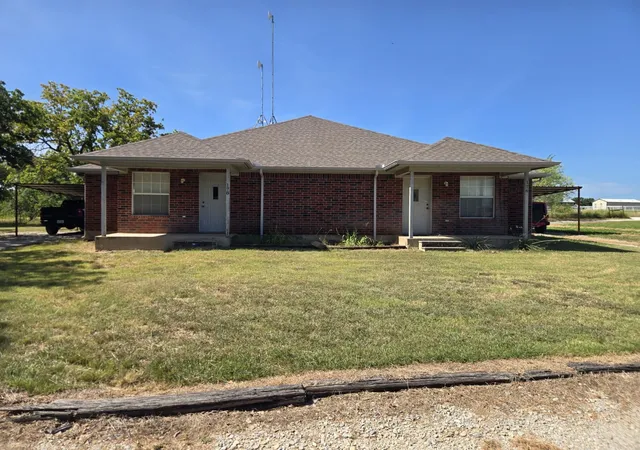 Listing Photo 4 - Condo for sale in building located at 175-201 Private Rd 3459th Rd, Paradise, TX 76073 - Unit #3459