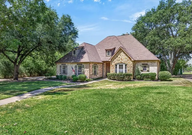 Photo 1 of Single family home for sale at 1400 Lewis Dr, Kaufman, TX 75142 | MLS# 21354106 | Listing updated on 2026-08-22