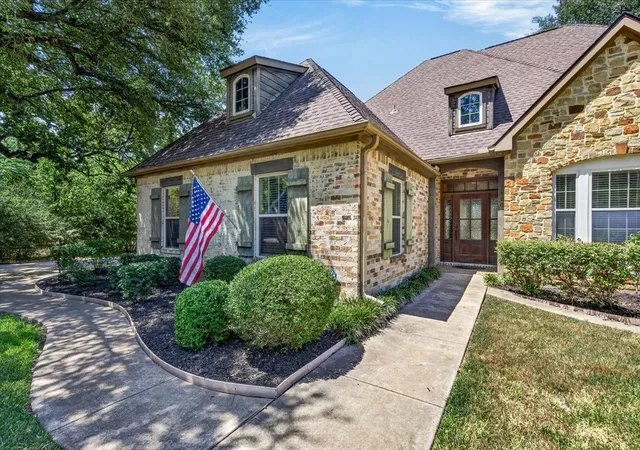 Photo 2 of Single family home for sale at 1400 Lewis Dr, Kaufman, TX 75142 | MLS# 21354106 | Listing updated on 2026-08-22