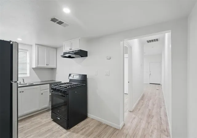Photo 3 of House for sale at 5341 Ash Ln, Dallas, TX 75223 | MLS# 21366189 | Listing updated on 2026-08-24