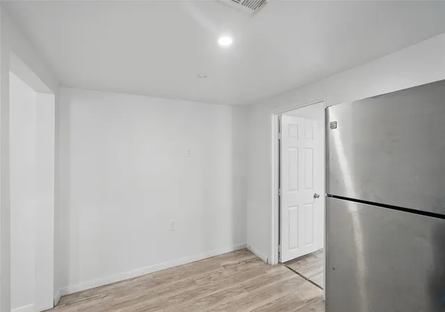 Photo 4 of House for sale at 5341 Ash Ln, Dallas, TX 75223 | MLS# 21366189 | Listing updated on 2026-08-24