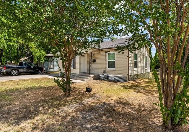 Photo 3 of Single family home for sale at 3224 Daughtrey Ave, Waco, TX 76711 | MLS# 21364267 | Listing updated on 2026-10-02