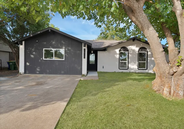 Photo 2 of Sale Pending at 1012 Catherine Ln, Seagoville, TX 75159 | MLS# 21365004 | Listing updated on 2026-08-31