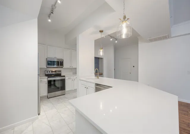 Photo 3 of Condo for sale at 3225 Turtle Creek Blvd #226, Dallas, TX 75219 | MLS# 21342833 | Listing updated on 2026-08-23