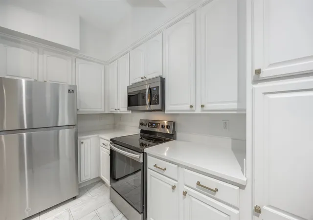 Photo 4 of Condo for sale at 3225 Turtle Creek Blvd #226, Dallas, TX 75219 | MLS# 21342833 | Listing updated on 2026-08-23