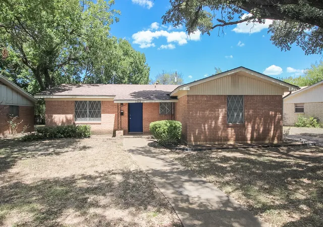 Photo 1 of Single family home for sale at 2312 Hanover, Waco, TX 76710 | MLS# 21366597 | Listing updated on 2026-08-30