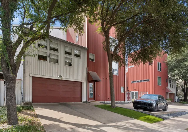 Photo 3 of Townhouse for sale at 2714 Shelby Ave, Dallas, TX 75219 | MLS# 21365678 | Listing updated on 2026-08-29