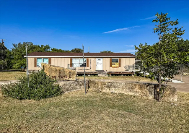 Photo 1 of Manufactured home for sale at 105 N Avenue L, Haskell, TX 79521 | MLS# 21363361 | Listing updated on 2026-08-22
